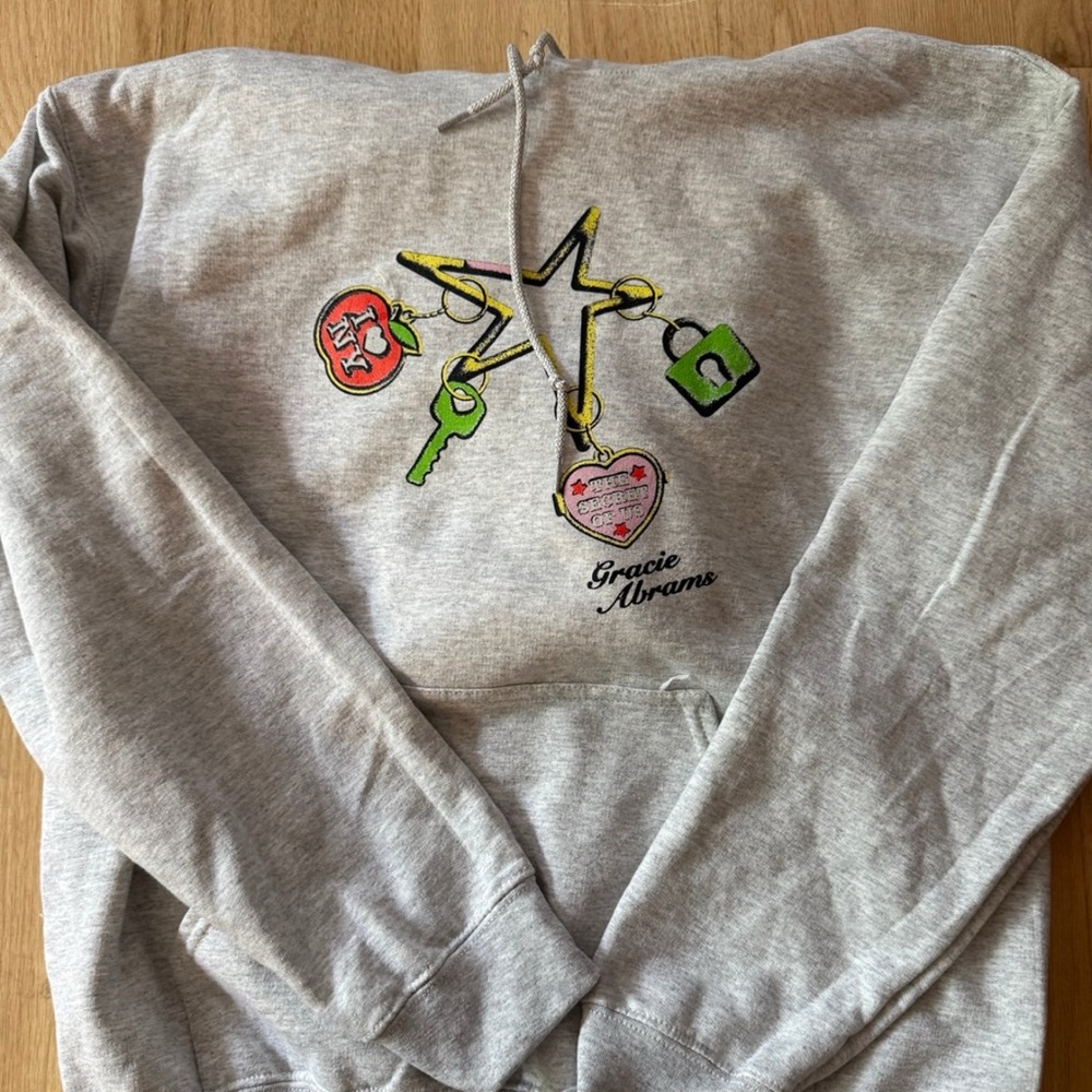 GRACIE ABRAMS NYC AMEX EXCLUSIVE HOODIE
